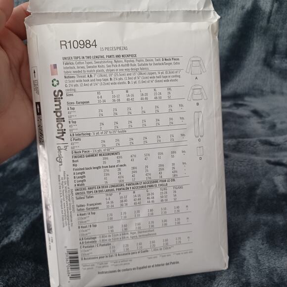 Simplicity Pattern R109984- uncut - Picture 3 of 3